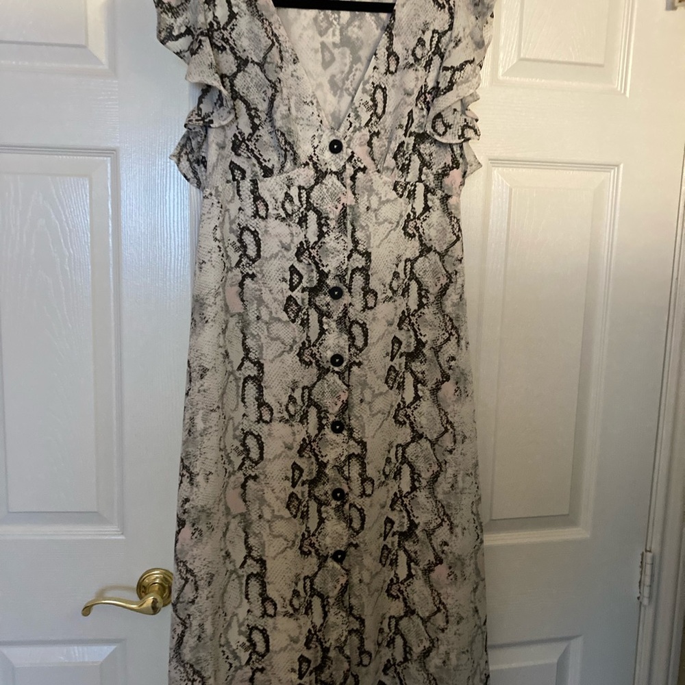 Pretty MIDI dress for Sunday brunch  by Laundry